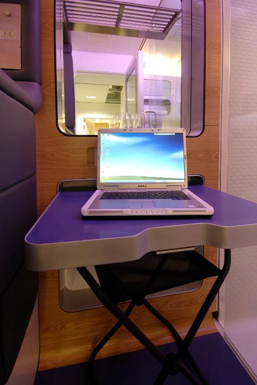 Yotelair London Heathrow Airport Hillingdon Room photo